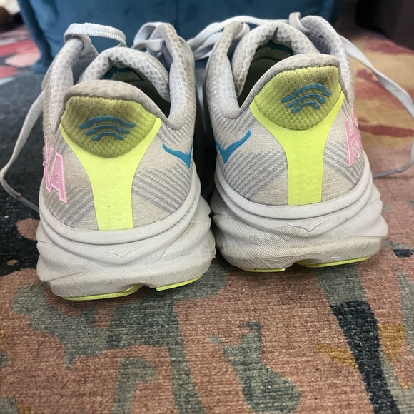 Hoka One One Clifton Size 9 (LIKE NEW) - Picture 3 of 5